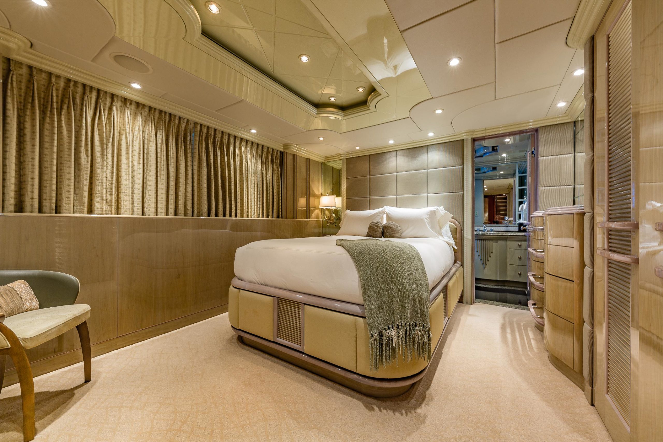 i love this boat - queen stateroom