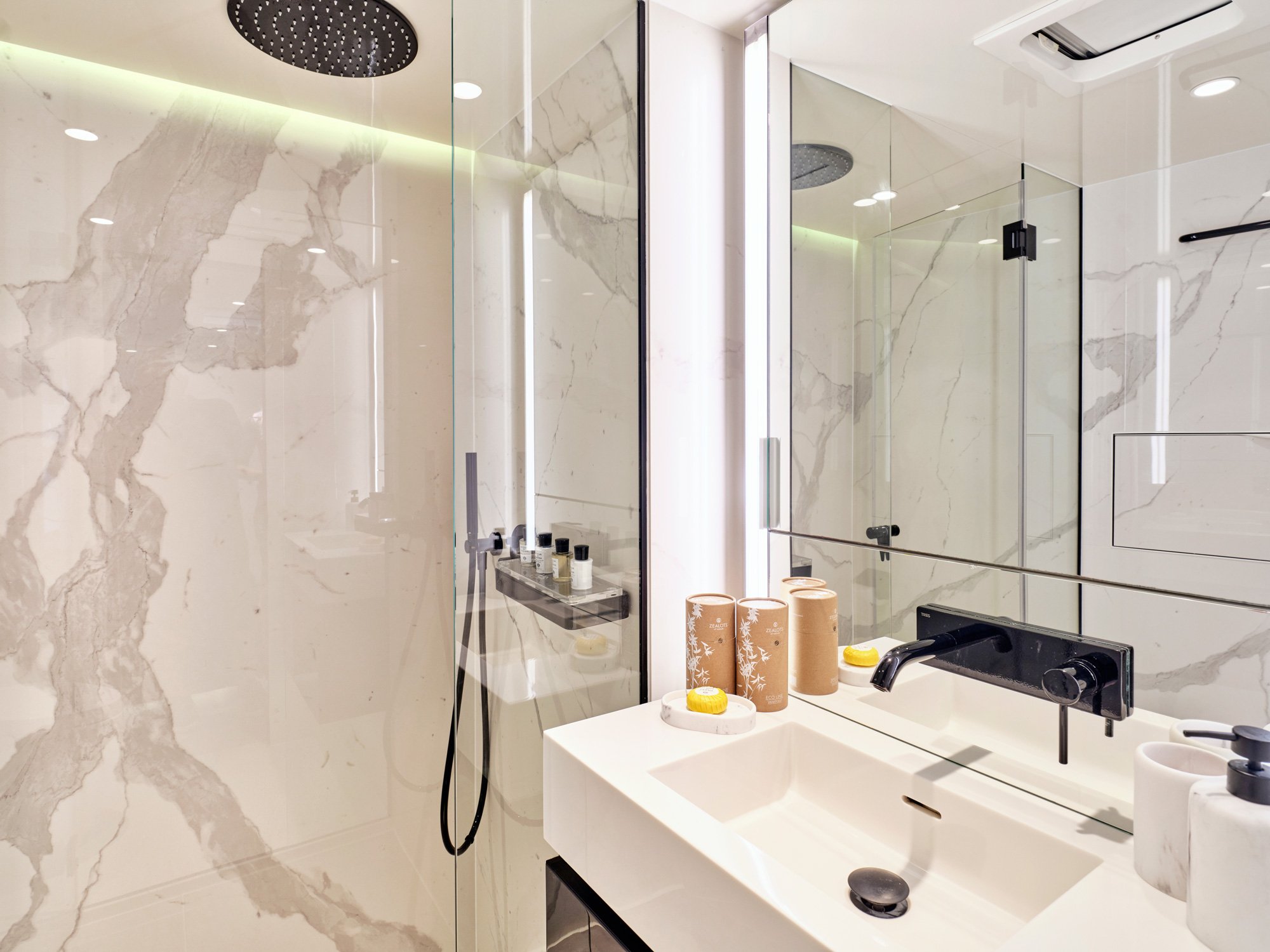 above & beyond - queen en suite