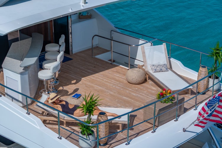 indigo - flybridge & sundeck bar