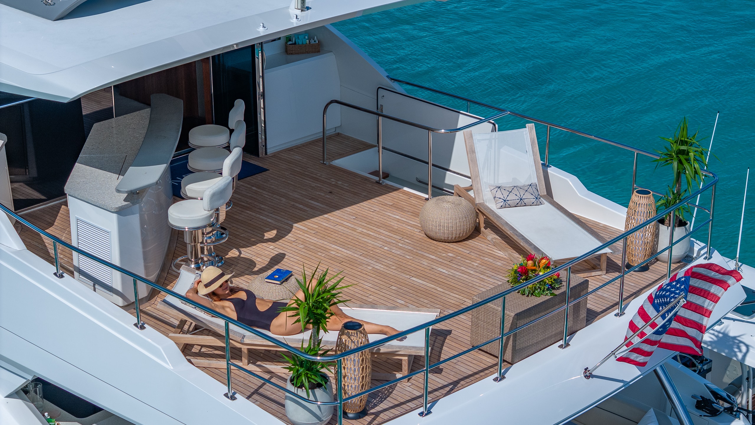 indigo - flybridge & sundeck bar