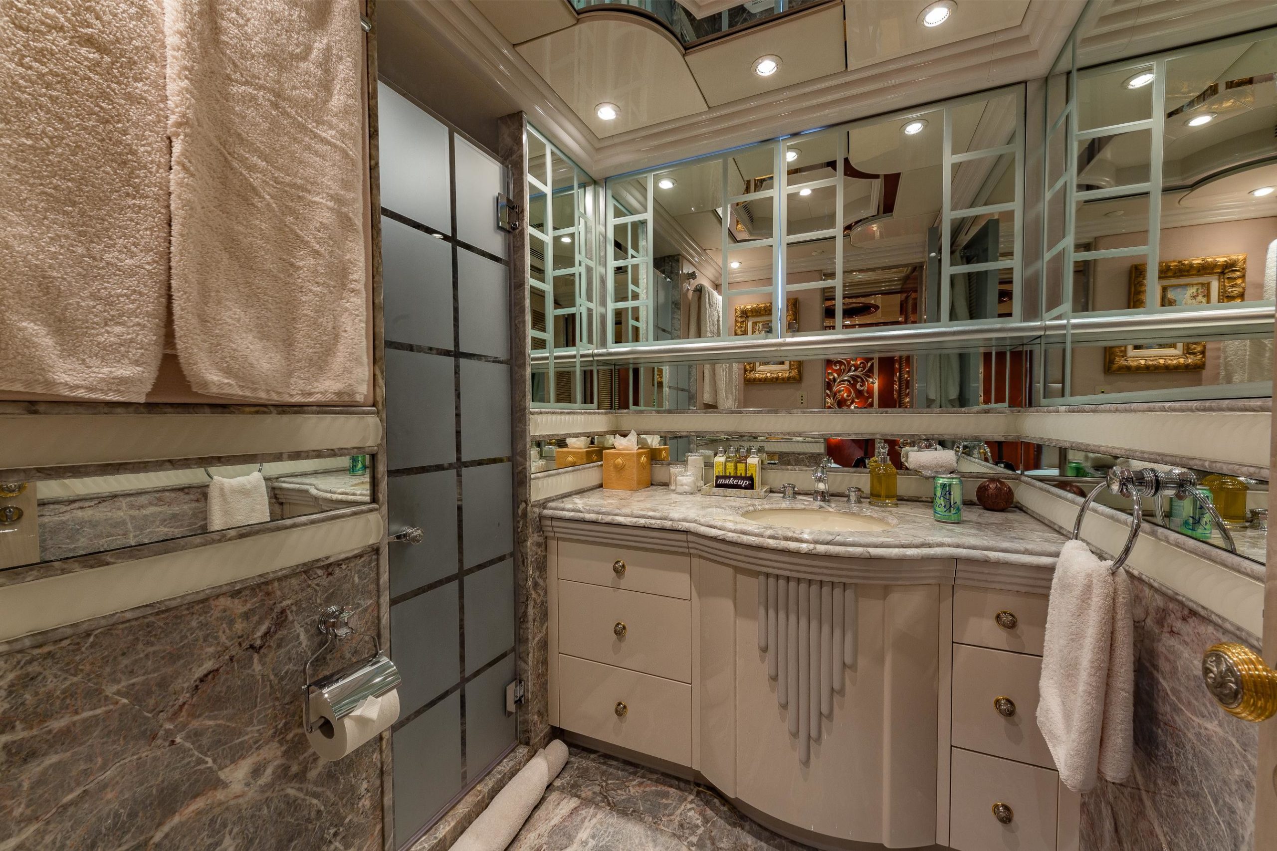 i love this boat - twin en suite