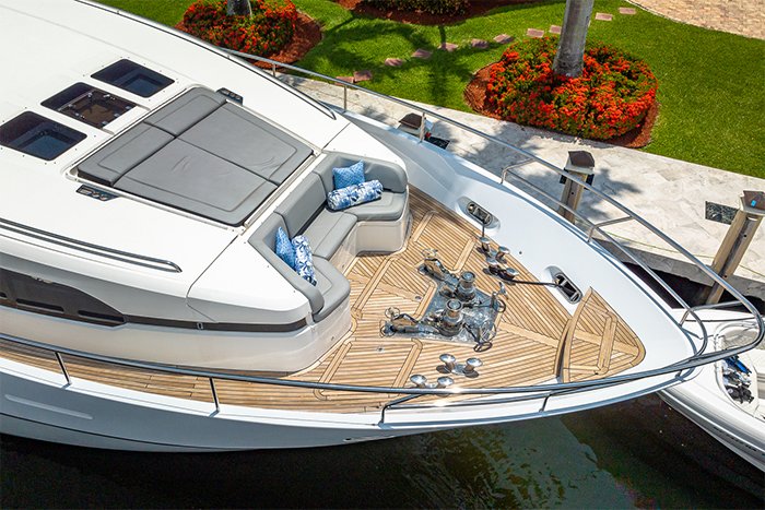 Yacht Beachfront II bow b