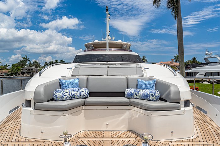 Yacht Beachfront II bow