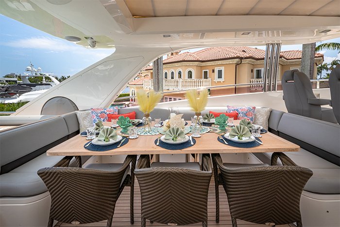 Yacht Beachfront II flybridge dining
