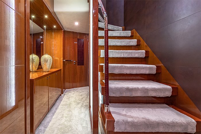 Yacht Beachfront II hallway