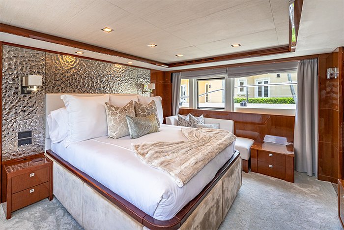 Yacht Beachfront II on deck master b