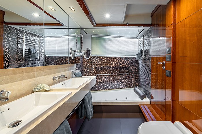 Yacht Beachfront II on deck master bathroom b
