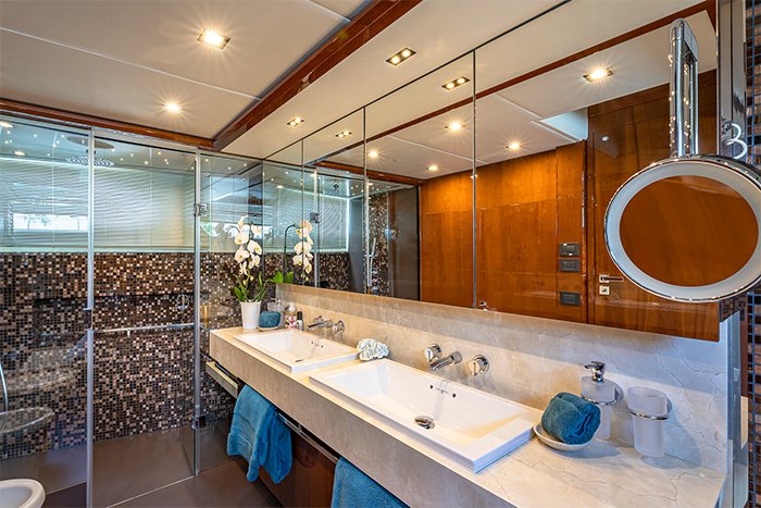 Yacht Beachfront II on deck master bathroom