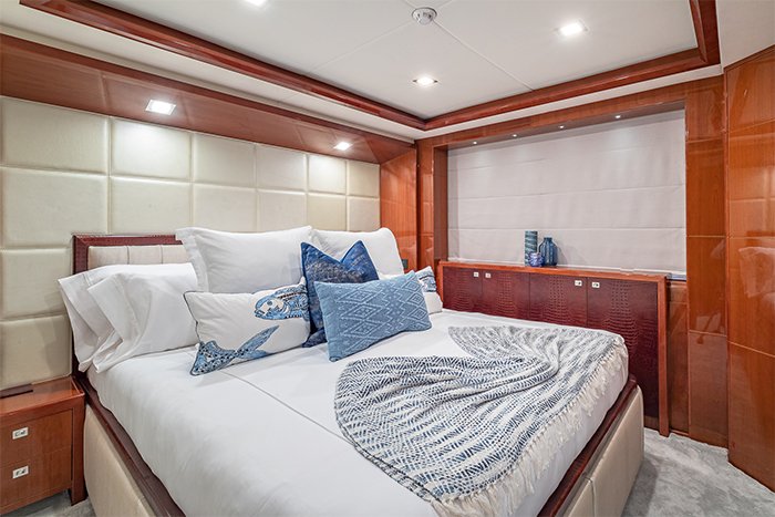 Yacht Beachfront II queen stateroom 2