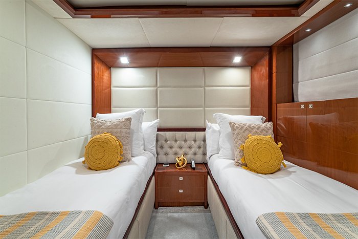 Yacht Beachfront II twin stateroom