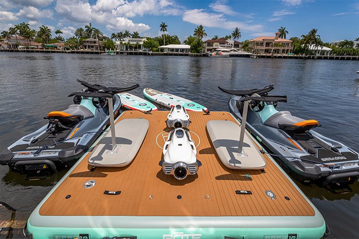 Yacht Beachfront II water toys