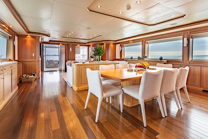 Yacht Blacksheep dining