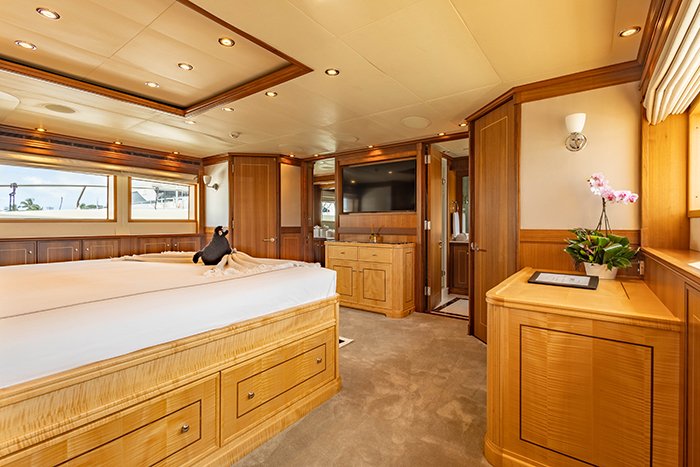 Yacht Blacksheep master cabin