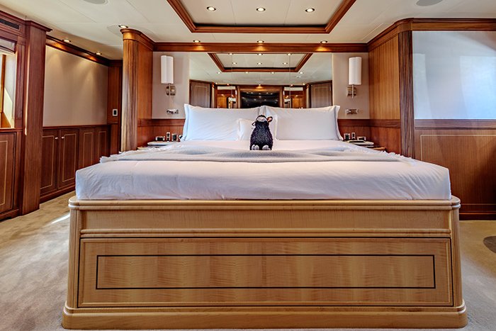 Yacht Blacksheep master cabin b