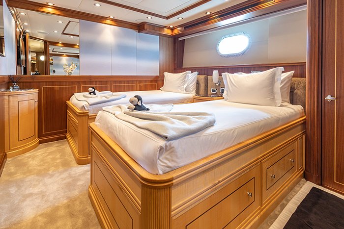 Yacht Blacksheep twin cabin