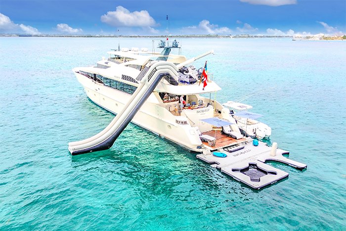 Yacht Blacksheep water slide
