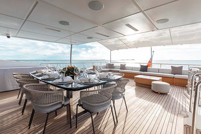 Yacht Emina bridge deck b