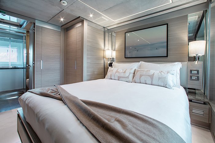 Yacht Emina guest stateroom 1
