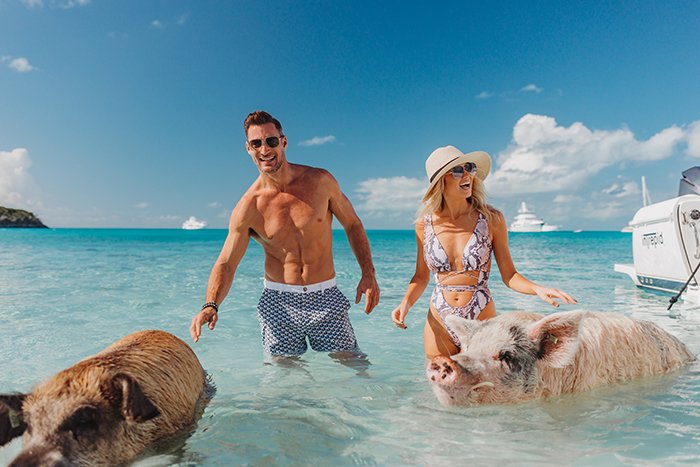 Yacht Emina guests with swimming pigs