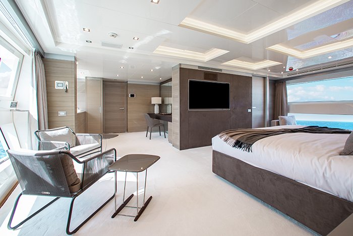 Yacht Emina master stateroom b