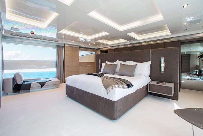 Yacht Emina master stateroom