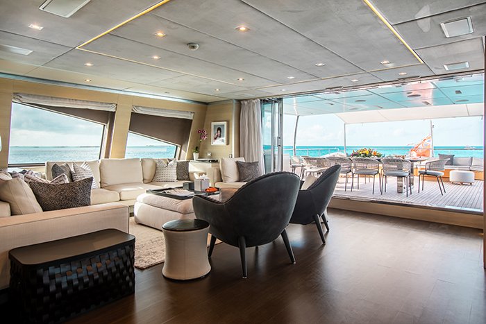 Yacht Emina skylounge b