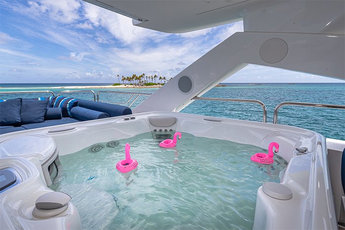 Yacht Emrys flybridge jacuzzi