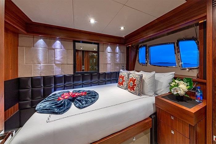 Yacht Emrys guest cabin