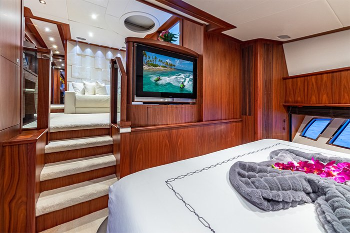 Yacht Emrys split level master cabin b