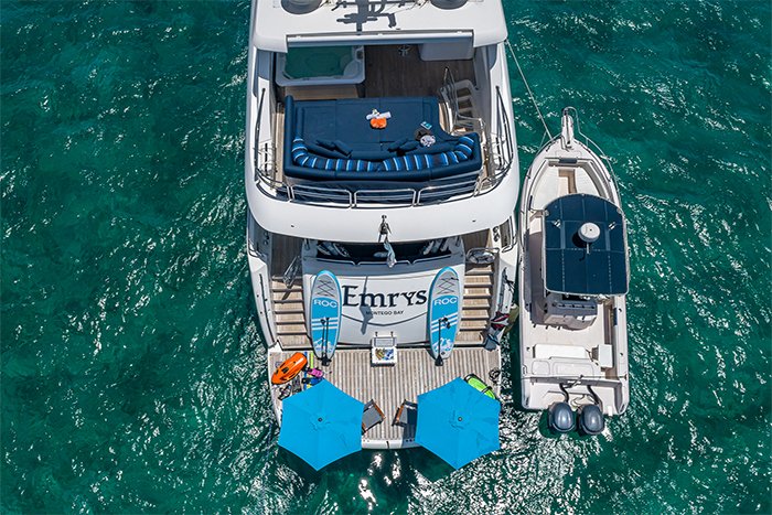 Yacht Emrys swim platform