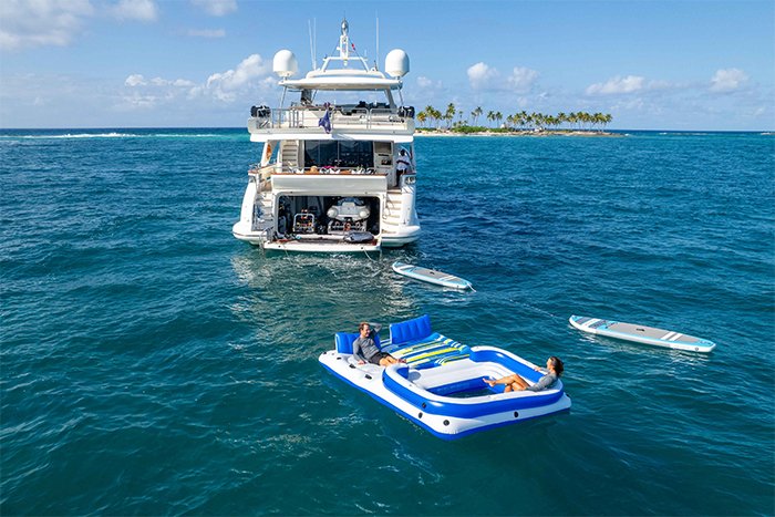 Yacht Insieme Floating Island