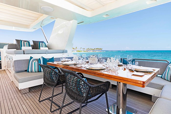 Yacht Insieme Flybridge Dining Details