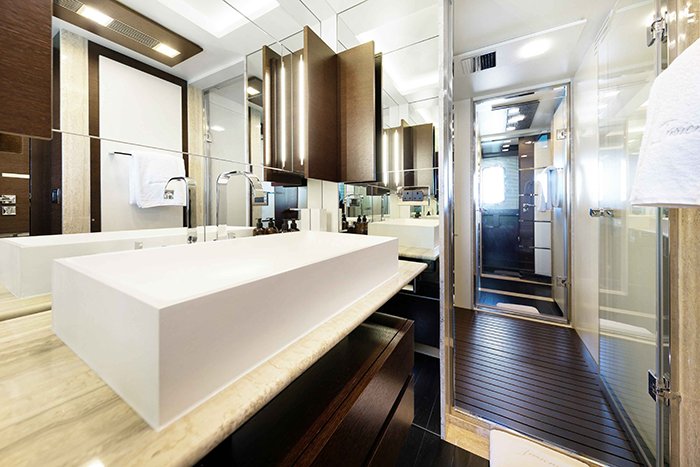 Yacht Insieme Master Ensuite
