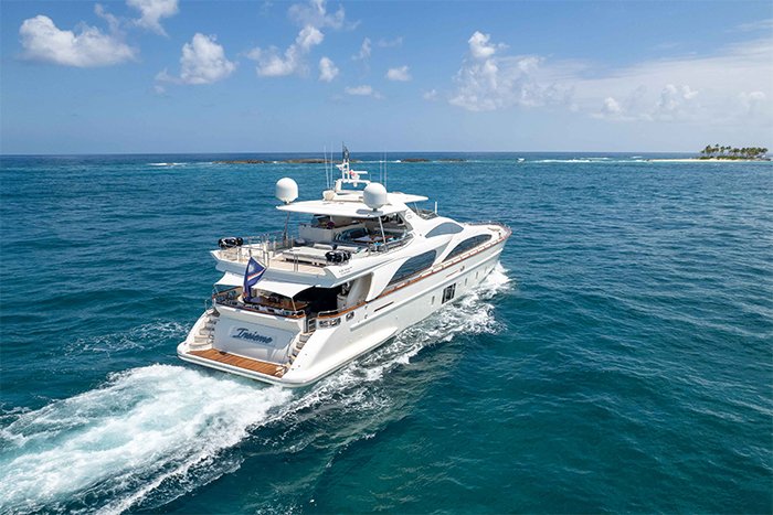 Yacht Insieme Running