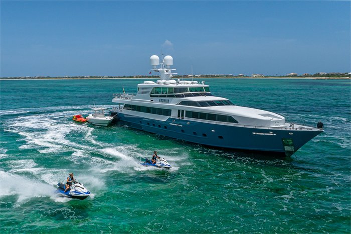 Yacht Kashmir and toys