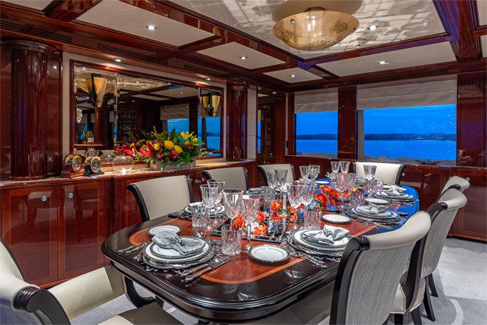 Yacht Kashmir dining