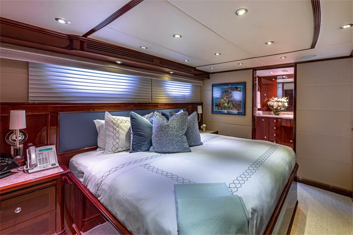 Yacht Kashmir king stateroom