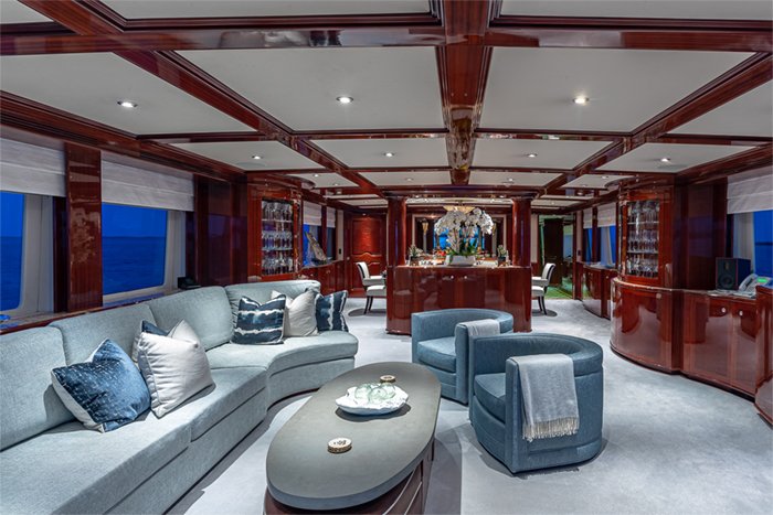 Yacht Kashmir main salon