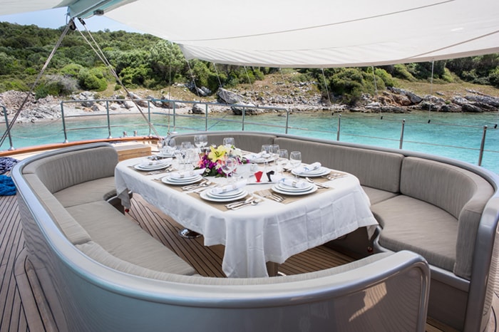 Yacht Le Pietre Deck Dining b