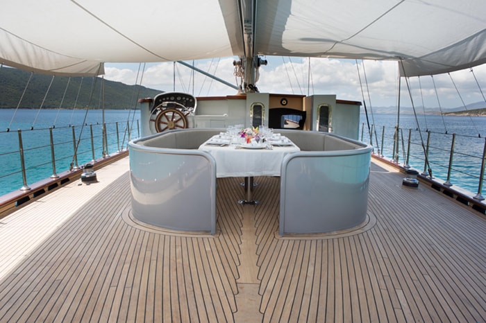 Yacht Le Pietre Deck Dining