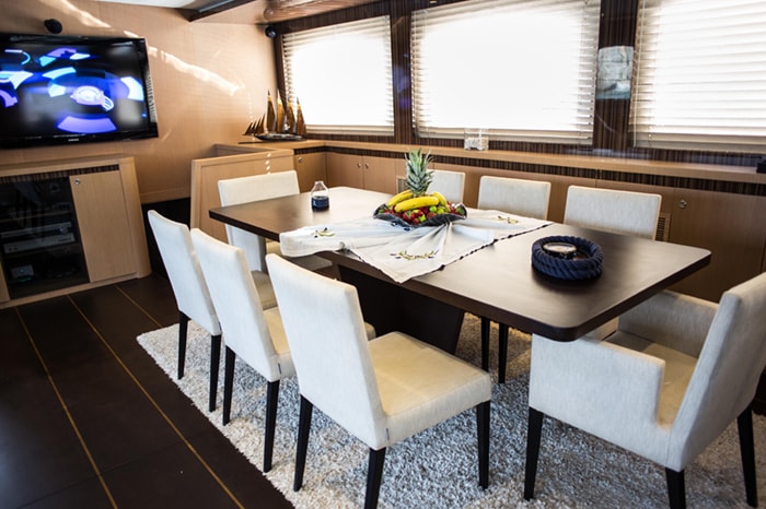 Yacht Le Pietre Dining