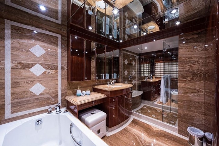 Yacht Limitless King Master Ensuite b