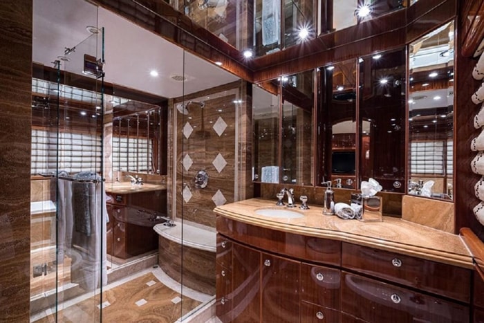 Yacht Limitless King Master Ensuite