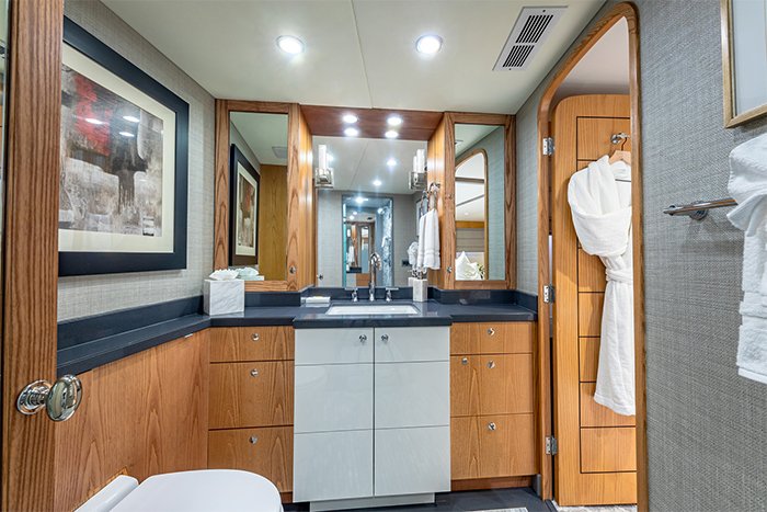 Yacht Margate master bathroom