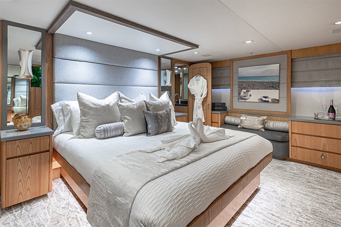 Yacht Margate master cabin b