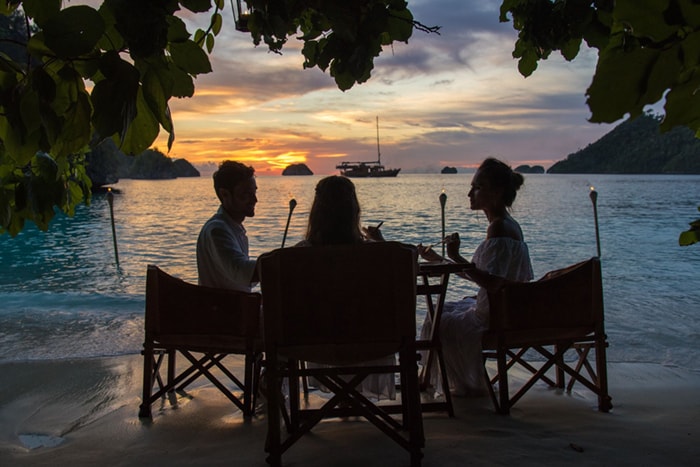 Yacht Sequoia Beach Dinner