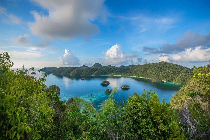 Yacht Sequoia in Raja Ampat
