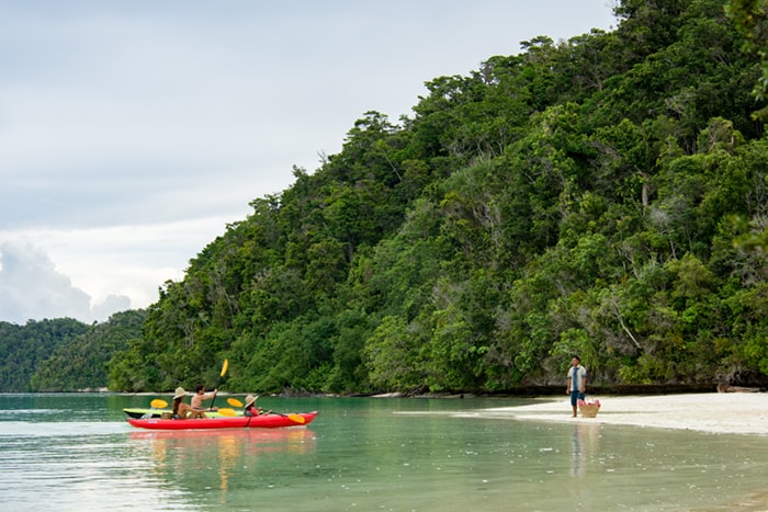 Yacht Sequoia Kayaking