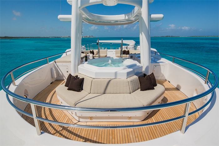 Yacht Starship flybridge jacuzzi c