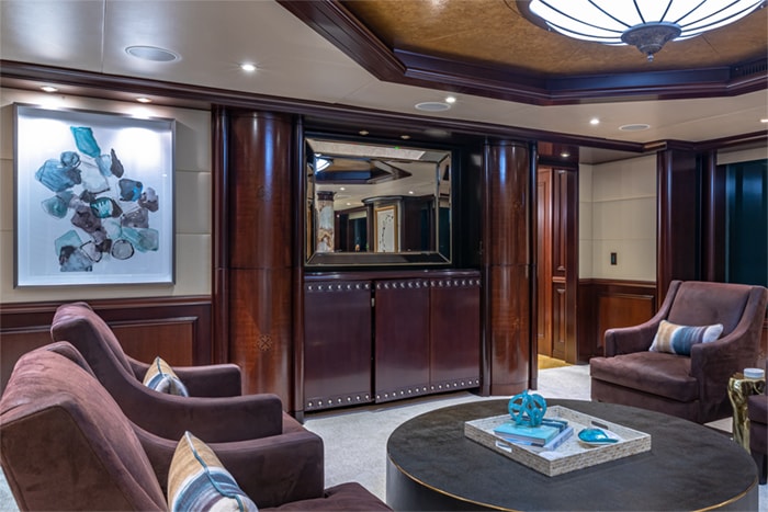 Yacht Starship main salon